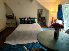 Edwardian Homestay for Female Guests